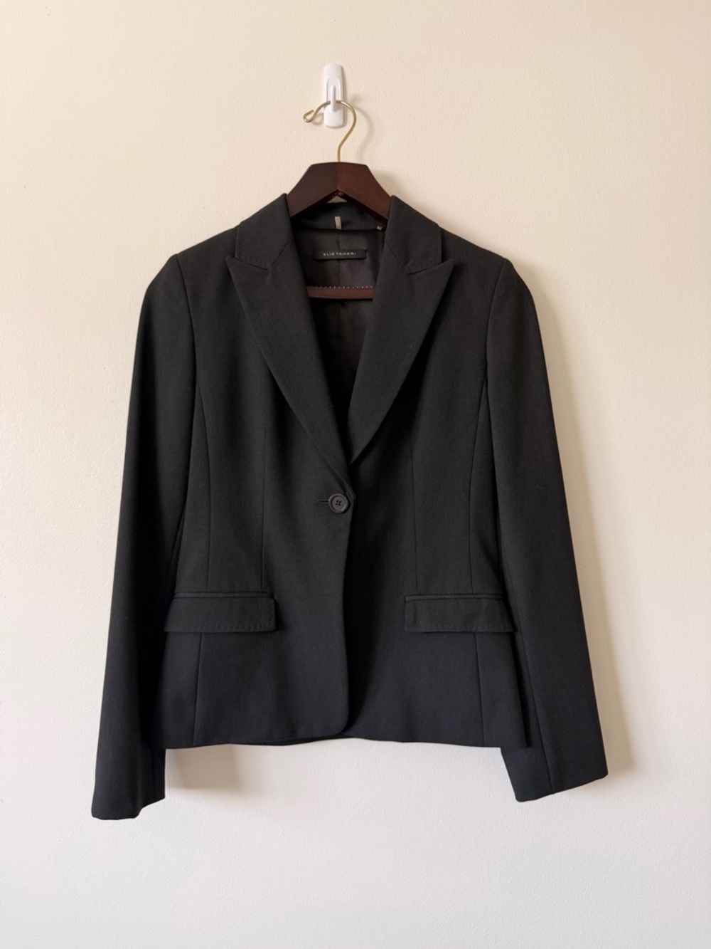 Elie Tahari Black Single-Button Tailored Blazer